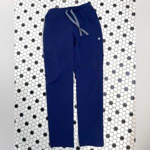 Figs Yola Skinny Scrub Pants
XS, excellent condition
Navy blue
